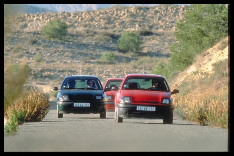  Renault Clio 1998 года  (фото 14 из 106)
